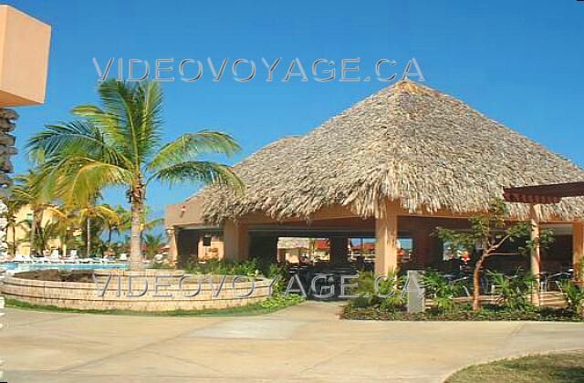 Cuba Cayo-Coco Iberostar Cayo-Coco/Mojito El bar junto a la piscina es enorme.