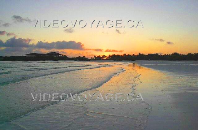 Cuba Cayo-Coco Iberostar Cayo-Coco/Mojito Le soleil qui se lève sur la plage.