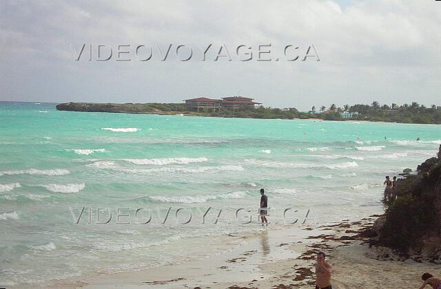 Cuba Cayo-Coco Iberostar Cayo-Coco/Mojito La partie est de la plage de l'hôtel NH Krystal Lagoon Villas and Resort est plus belle. La pente pour entrer dans la mer est très faible.