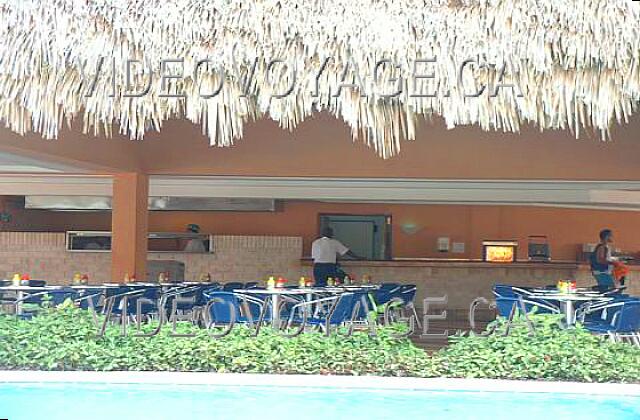 Cuba Cayo-Coco Iberostar Cayo-Coco/Mojito Ce restaurant snack bar inclus le service aux tables.