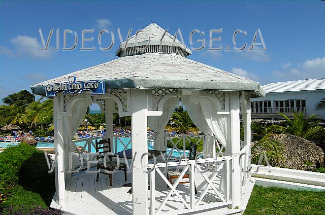 Cuba Cayo-Coco Melia Cayo-Coco Le gazebo au dessus de la piscine.