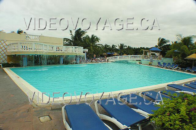 Cuba Cayo Guillermo Melia Cayo Guillermo The pool section with the bar counter in the pool.