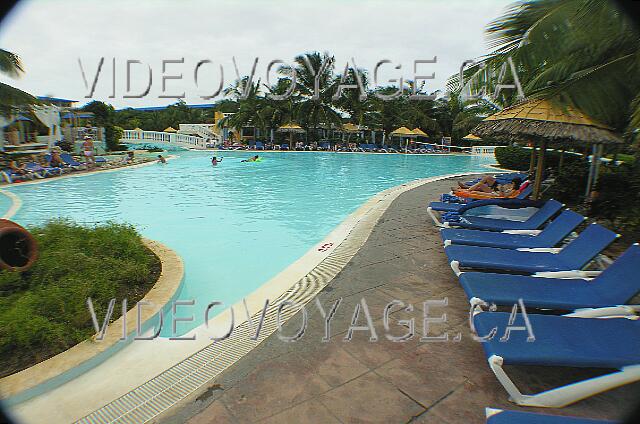 Cuba Cayo Guillermo Melia Cayo Guillermo Many chairs and several umbrellas. The terrace is not deep at certain place.