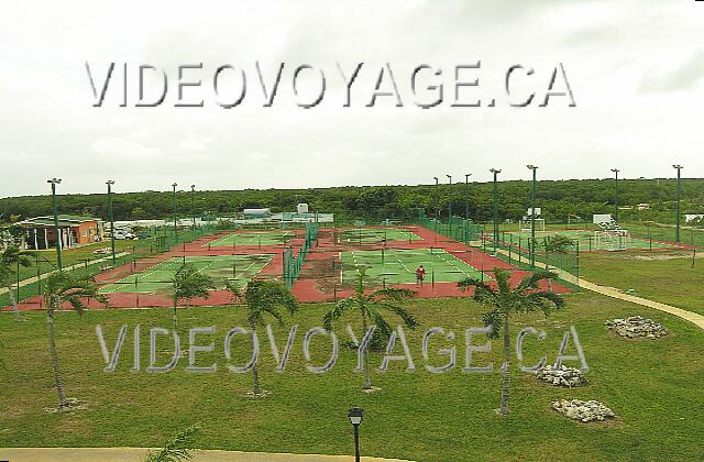 Cuba Cayo-Coco Hotel Playa Coco The four tennis courts and multi sports. They are all lit and with a synthetic surface.