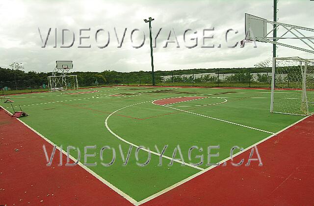 Cuba Cayo-Coco Hotel Playa Coco A landscaped lot for soccer and basketball.