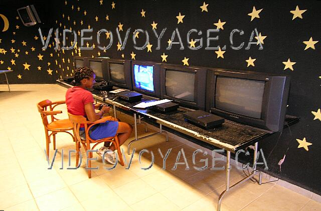 Cuba Cayo-Coco Hotel Playa Coco Varios juegos de Play Station en la sala de juegos.