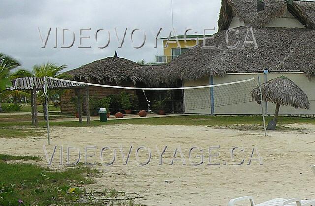 Cuba Cayo-Coco Hotel Playa Coco Un terrain de volleyball sur la plage.