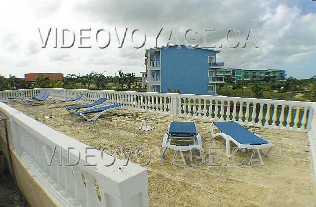 Cuba Cayo-Coco Hotel Playa Coco Une terrasse surélevé peu utilisé...