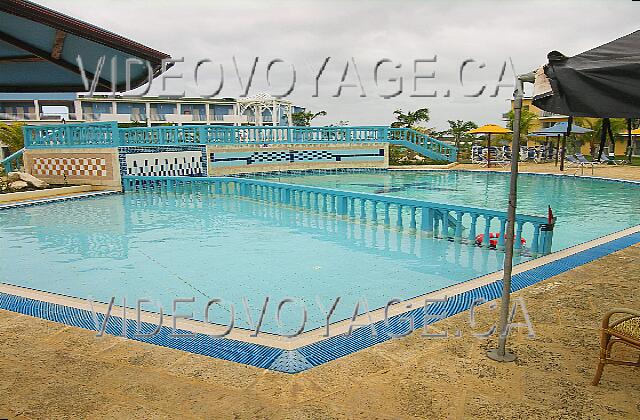 Cuba Cayo-Coco Hotel Playa Coco Une piscine secondaire dans la section est. Cette piscine était fermé.