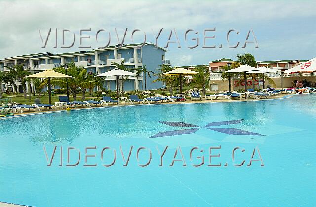 Cuba Cayo-Coco Hotel Playa Coco Des parasols de petites dimensions.