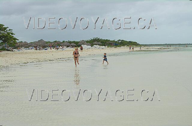 Cuba Cayo-Coco Hotel Playa Coco Les enfants aiment jouer sur la plage.