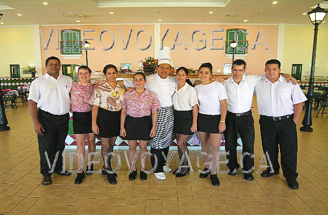 Cuba Cayo-Coco Hotel Playa Coco Les employés du restaurant buffet Trinidad sont fières de travailler ici.