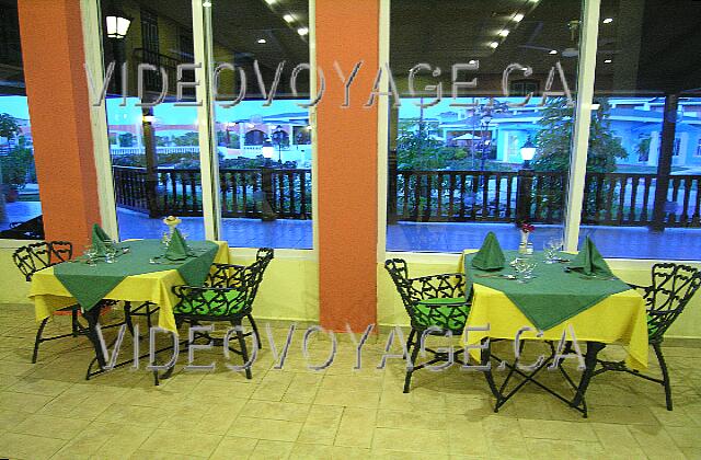 Cuba Cayo-Coco Hotel Playa Coco Several tables near the windows.