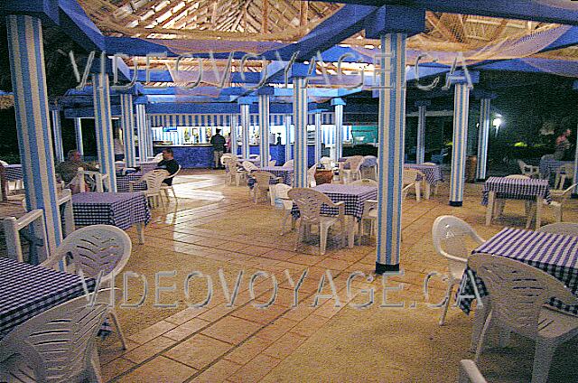 Cuba Cayo-Coco Sol Cayo-Coco El saoco noche terraza del bar.