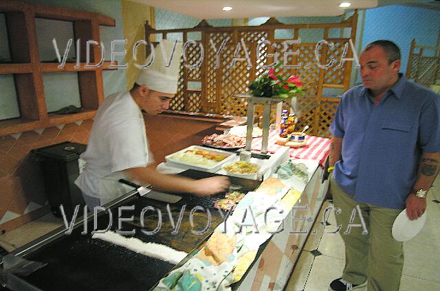 Cuba Cayo-Coco Sol Cayo-Coco The grill cook at work.