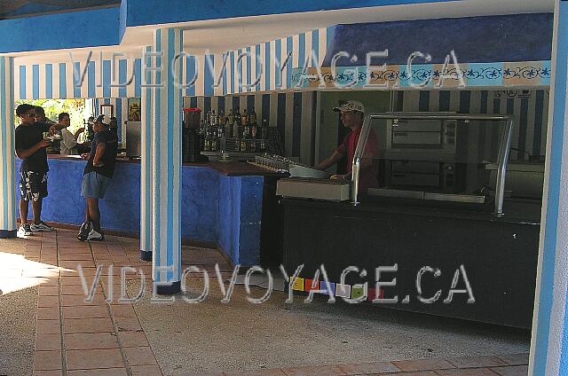 Cuba Cayo-Coco Sol Cayo-Coco The snack bar saoco on the edge of the pool.