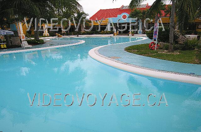 Cuba Cayo Guillermo Sol Cayo Guillermo A medium-size swimming pool with curved shapes.