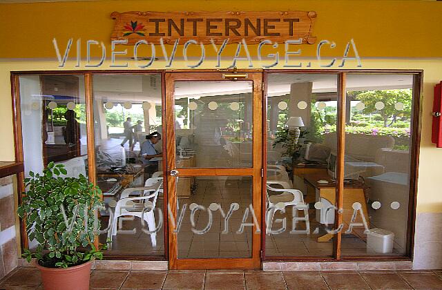 Cuba Cayo-Coco TRYP Cayo-Coco La sala de Internet en el vestíbulo. La habitación está disponible las 24 horas.