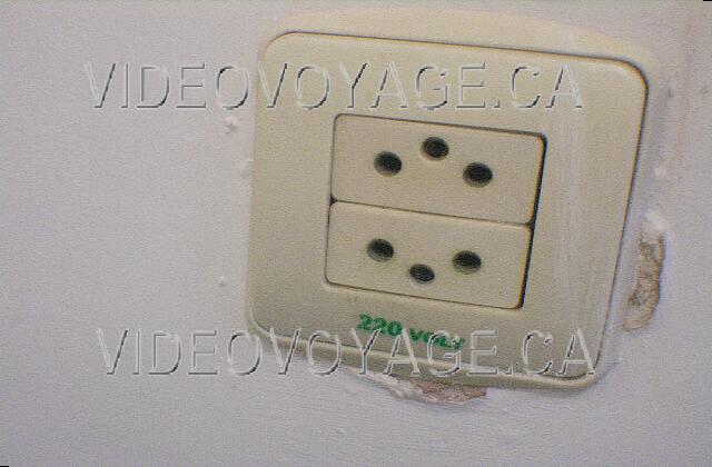 Cuba Cayo-Coco TRYP Cayo-Coco The outlets 220 volts.