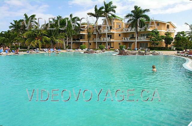 Cuba Cayo-Coco TRYP Cayo-Coco The pool is large. Located in the center website.