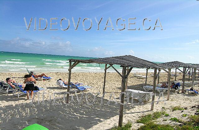 Cuba Cayo-Coco TRYP Cayo-Coco Muchos palapas.