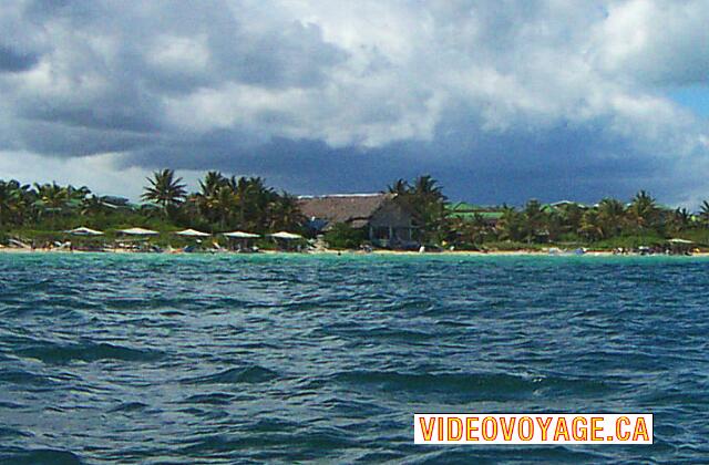 Cuba Cayo-Coco TRYP Cayo-Coco La vista de la playa desde el mar.