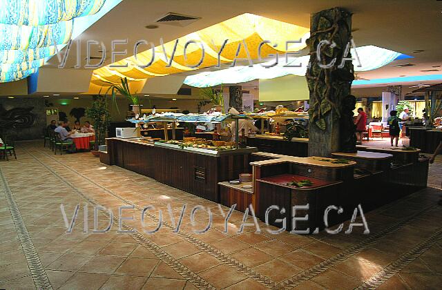 Cuba Cayo-Coco TRYP Cayo-Coco The compound some central island hot dishes and cheeses. A microwave is available for your warmed dishes. A buffet with few varieties. A bread bar is also available.