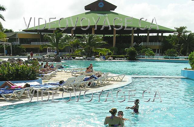 Cuba Cayo-Coco TRYP Cayo-Coco Una vista de la entrada de la piscina principal.