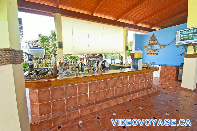 Cuba Cayo Largo Ole Playa Blanca Le bar Opalino, fort populaire le jour, étant un snack bar aussi situé près de la piscine.