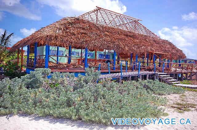 Cuba Cayo Largo Ole Playa Blanca Vellamar bar, situado en la orilla de la playa, no había reconstrucción en julio de 2011.