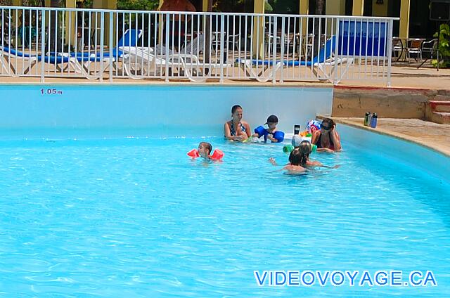 Cuba Cayo Largo Ole Playa Blanca Una sección de la piscina poco profunda, ideal para los más jóvenes ...