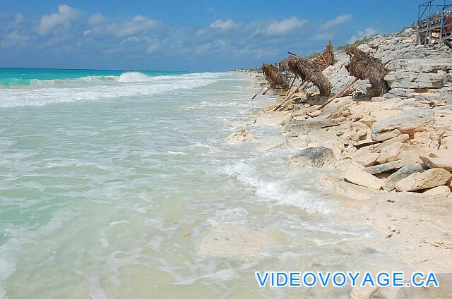 Cuba Cayo Largo Ole Playa Blanca Las palapas se quitan unos días cuando las olas son muy fuertes, porque la playa desaparece y vuelve a aparecer a los pocos días.