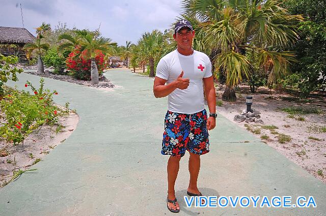 Cuba Cayo Largo Ole Playa Blanca El socorrista vigila la playa, especialmente durante los días de verano con grandes olas como las fotografías precedentes.