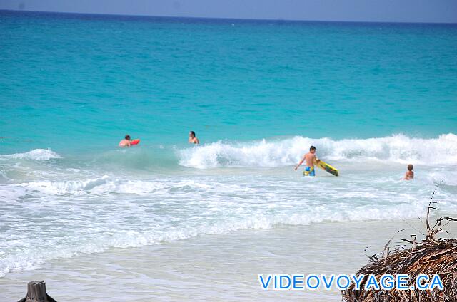 Cuba Cayo Largo Ole Playa Blanca Siempre hay clientes que bañan aquí cerca del hotel en vez de ir a la playa Paraíso o Sirena playa.