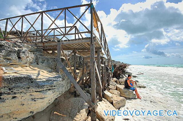 Cuba Cayo Largo Ole Playa Blanca En verano, la playa puede ser inexistente, las olas olas de viento sur que elimina la arena entre mayo y octubre. En invierno, la parte posterior de arena entre noviembre y mayo.