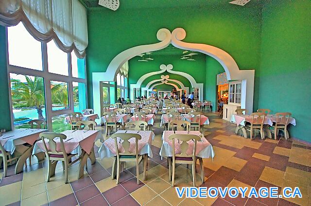 Cuba Cayo Largo Ole Playa Blanca Une des trois sections de la salle à manger climatisé.