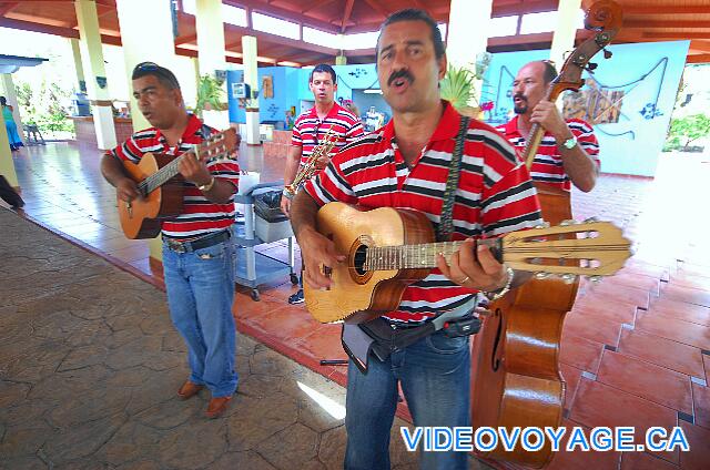 Cuba Cayo Largo Ole Playa Blanca A menudo hay músicos y día ...