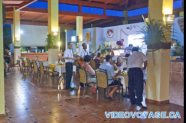 Cuba Cayo Largo Ole Playa Blanca Hay a menudo músicos durante el día y la noche