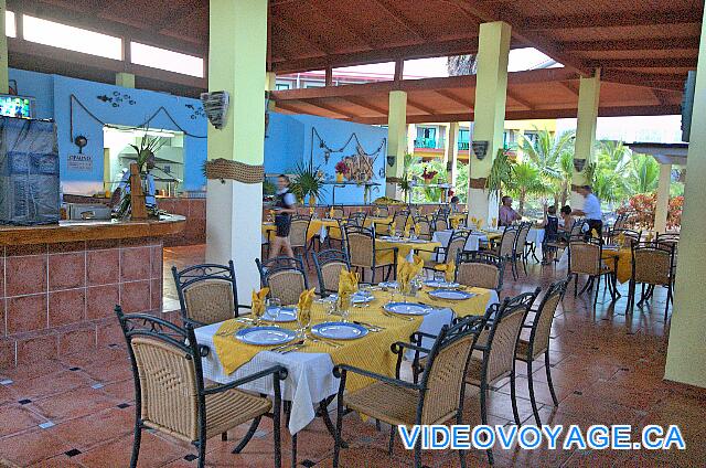 Cuba Cayo Largo Ole Playa Blanca Un comedor abierto por la noche, que puede tener una gran cantidad de mosquitos en junio y julio.