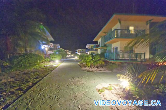 Cuba Cayo Largo Ole Playa Blanca Les bungalows le soir...