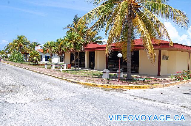 Cuba Cayo Largo Gran Caribe Cayo Largo A shop is located on the other side of the street to buy souvenirs, tobacco and beverages.