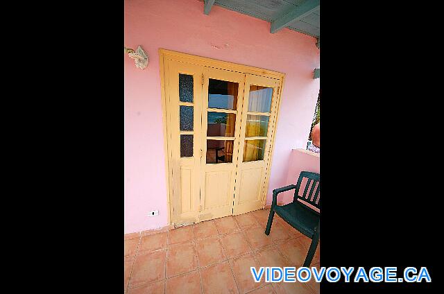 Cuba Cayo Largo Gran Caribe Cayo Largo Wooden doors to access the balcony. They are well entrenu, it closes tightly enough.