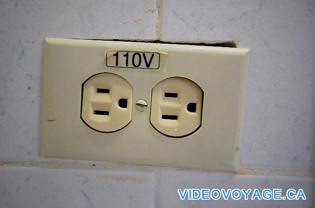 Cuba Cayo Largo Gran Caribe Cayo Largo A socket 110 volt type B unsecured in the room bath.