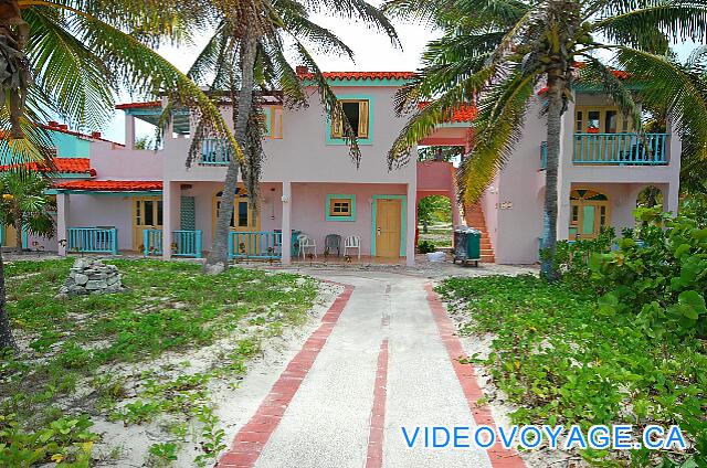 Cuba Cayo Largo Gran Caribe Cayo Largo Cada edificio tiene un estilo diferente.