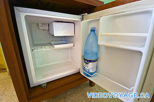 Cuba Cayo Largo Gran Caribe Cayo Largo The refrigerator with freezer section, a water bottle included a week.