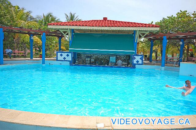 Cuba Cayo Largo Gran Caribe Cayo Largo Cleaning the pool every morning very early. In June the period of crabs, it can have crabs that fall into the pool, but they are removed quickly enough.