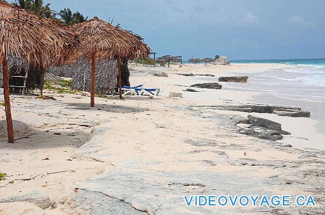 Cuba Cayo Largo Gran Caribe Cayo Largo To the east you can walk a little over a kilometer on the beach in summer and in winter many kilometers. There is almost no sand in the summer in front of the Playa Blanca hotel to a kilometer away. The sand moves a lot in the summer, so predictions are difficult to make.