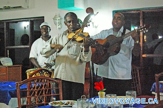 Cuba Cayo Largo Gran Caribe Cayo Largo The musicians in the evening in the dining room buffet restaurant.