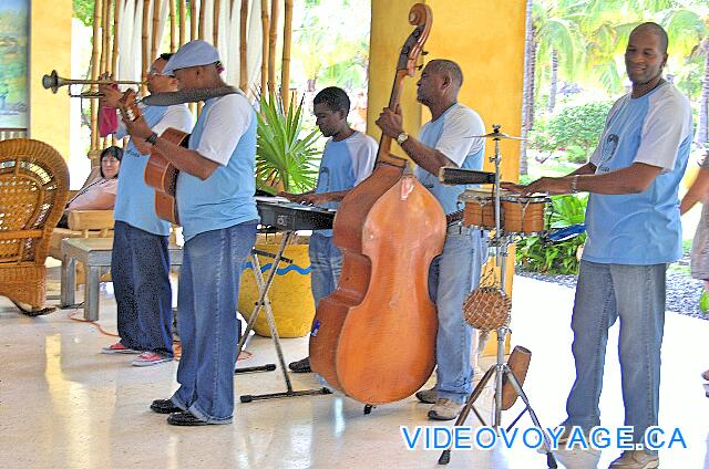 Cuba Cayo Largo Sol Cayo Largo The musicians play music everywhere on the site, day and night.