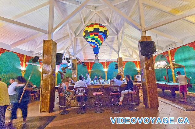 Cuba Cayo Largo Sol Cayo Largo Marimba The bar is the place of entertainment at the end of the day.